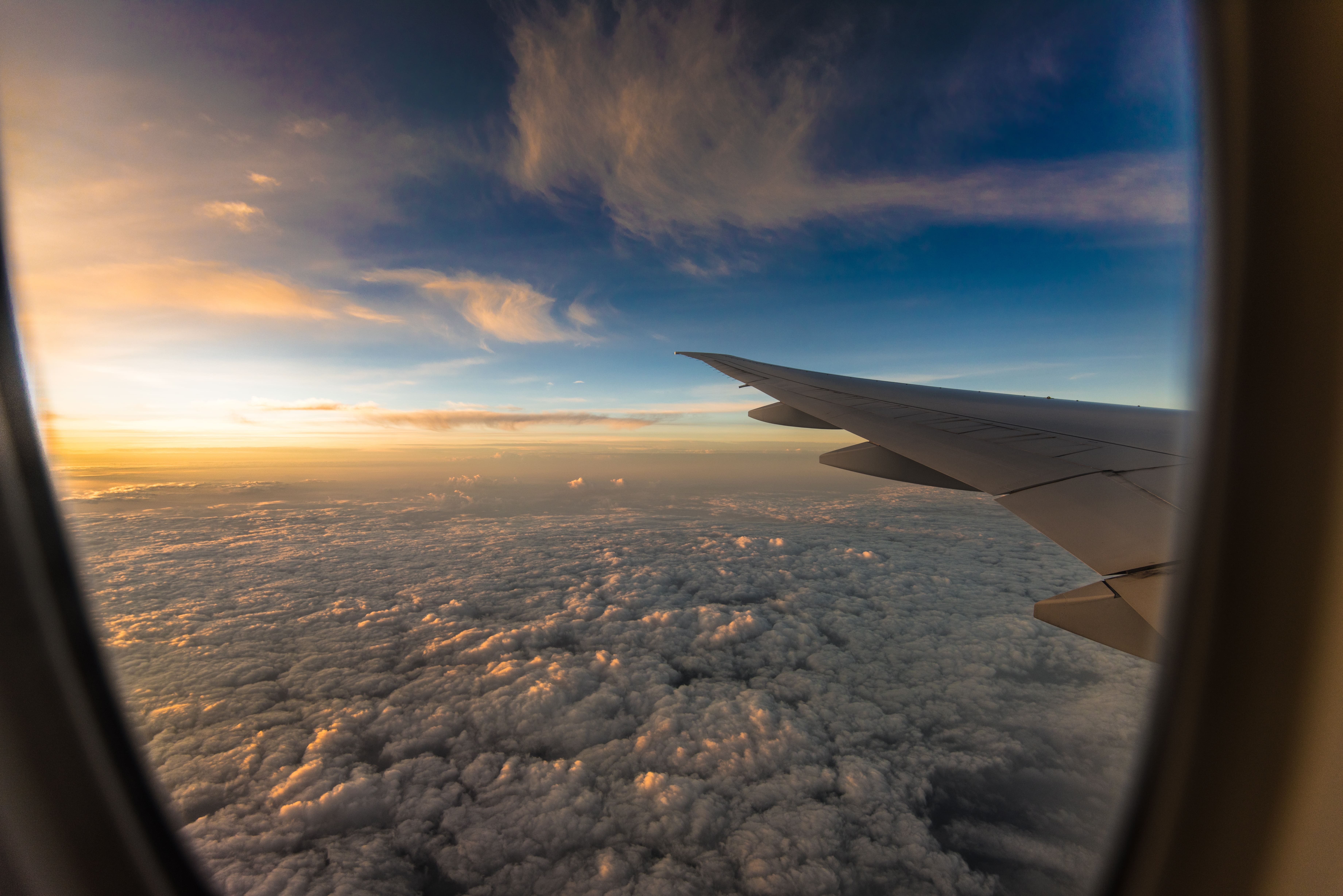 Самолет AZUR air